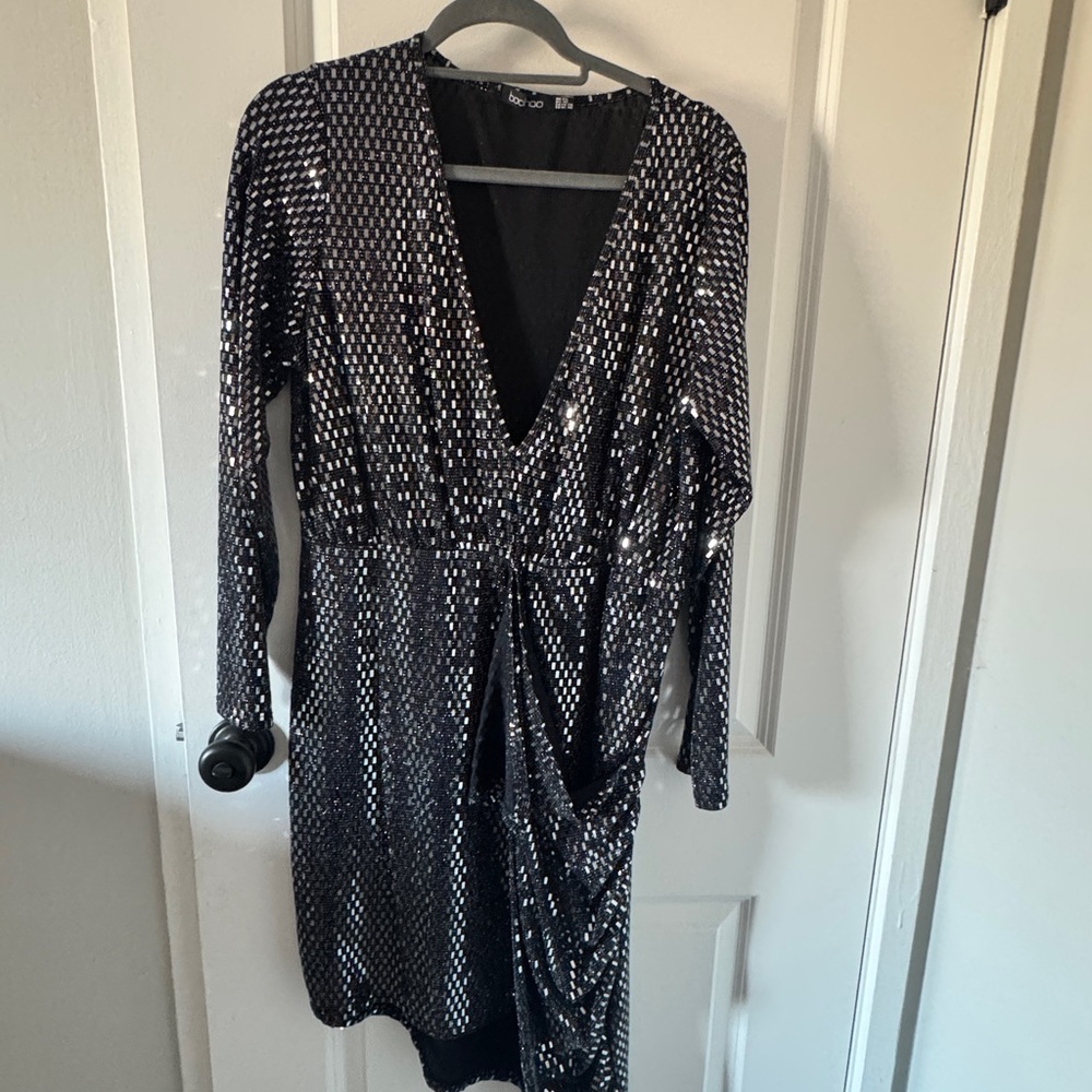 Boohoo Black and Silver Sequin Long Sleeve Dress